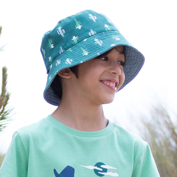 Kite Cactus Reversible Sun Hat Fully reversible, it has a navy denim design on one side and a navy blue gingham print on the other. 100% organic cotton